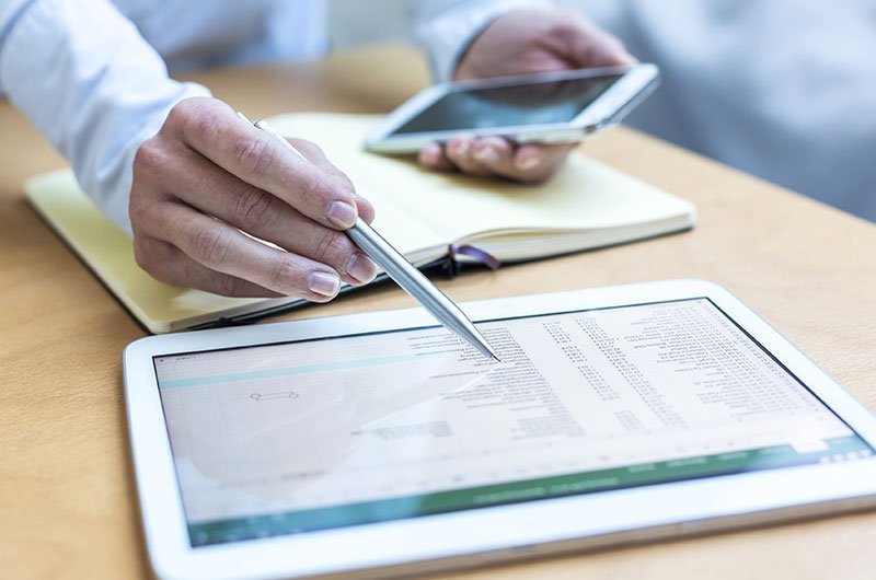 A person using stylus on the tablet | LegalTechMunch