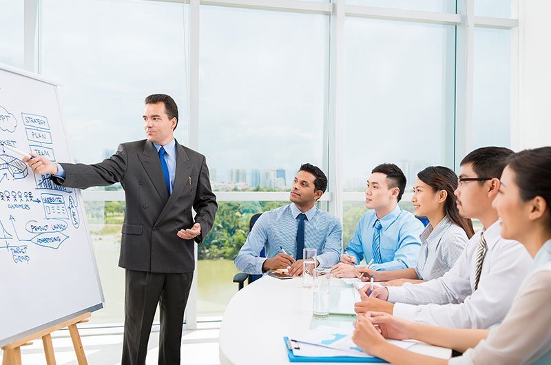 A person explaining in front of the colleagues | LegalTechMunch