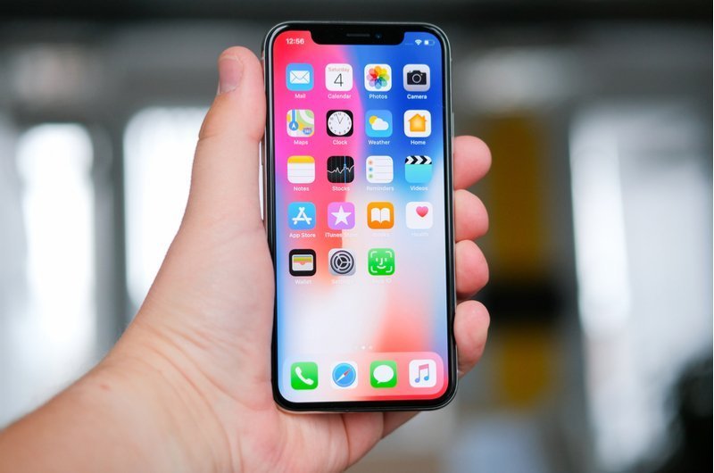 The Next Version of Android: Embracing the iPhone’s Notch