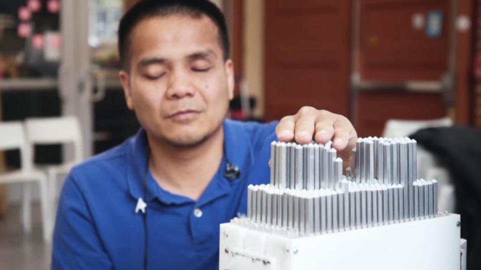 This substantial display allows visually impaired users to feel on-screen 3D shapes