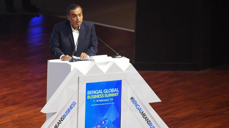 Mukesh Ambani addressing at business summit | IT Munch