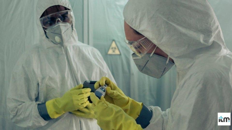 Health workers wearing N95 masks | LegalTechMunch