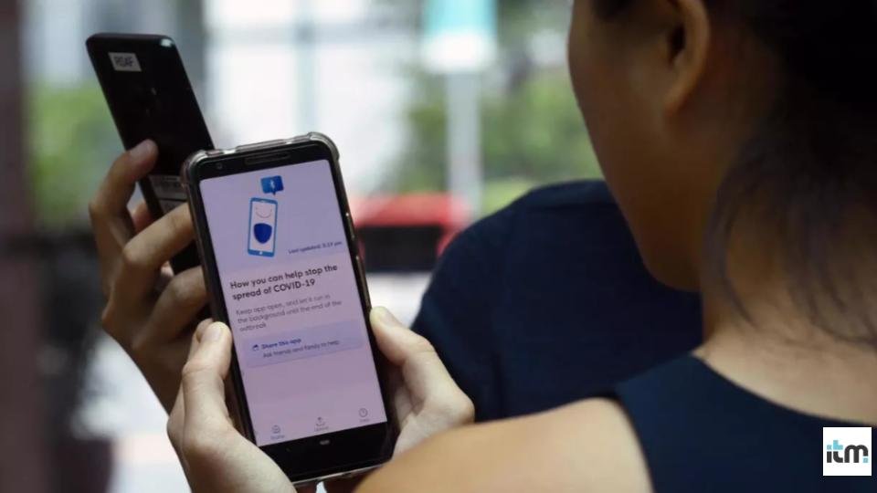 A person using COVID-19 tracing app on the phone | LegalTechMunch