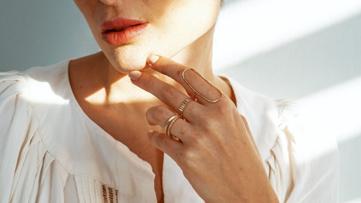 Top 10 night creams will help your skin to relax and look bright