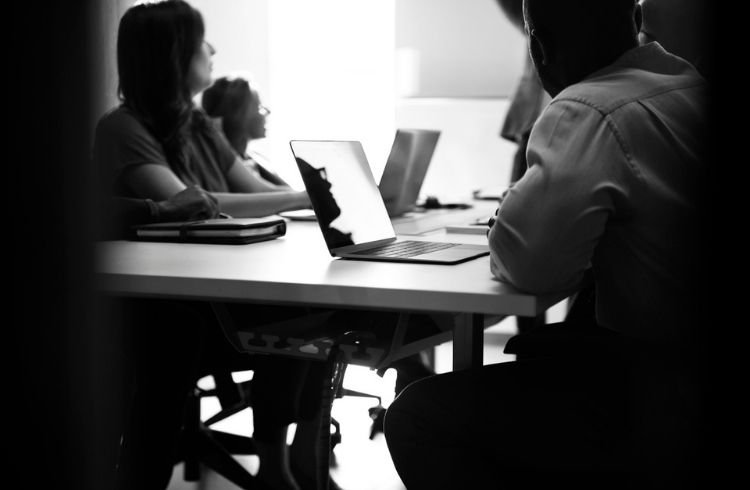 4 Core HR Areas Where AI Adoption is Increasing 2 Employees attending a training session