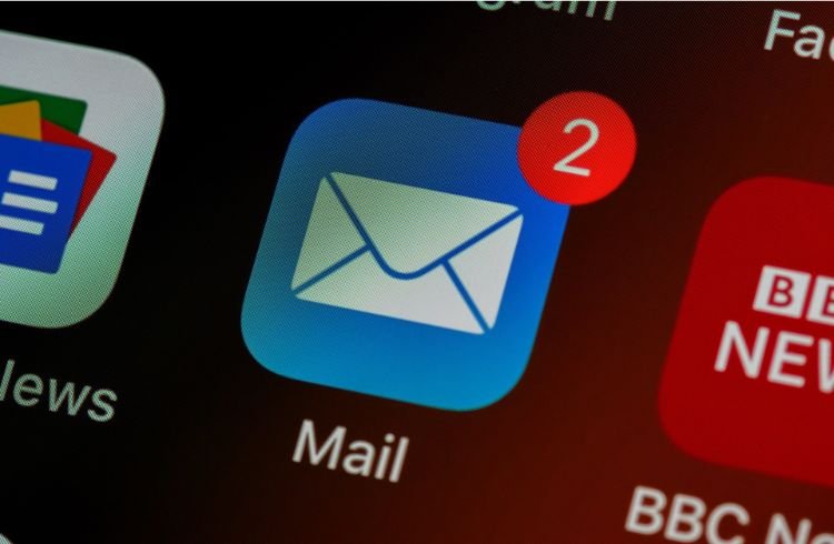 Email application in mobile phone