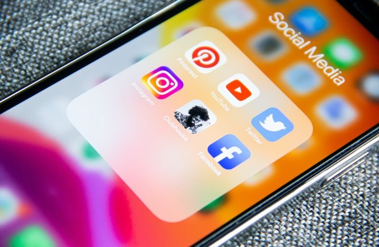 Social media applications in a mobile phone