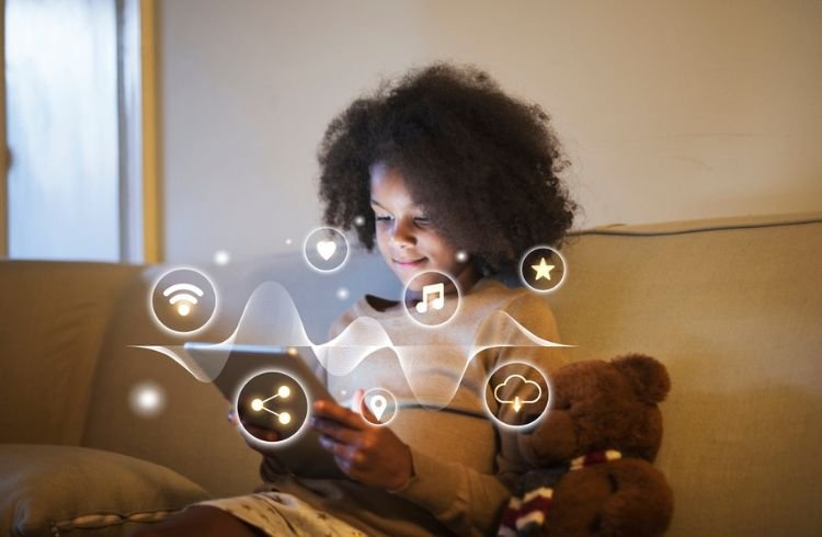 A young kid interacting with ads online