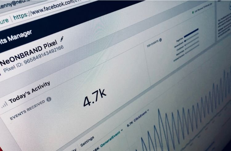 Mastering B2B Programmatic Advertising in 2023: A Marketer's Guide 1 Tracking performance of an online ad campaign