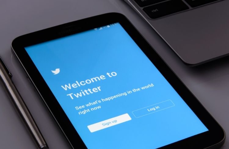Twitter’s SMS security option comes at a cost for users