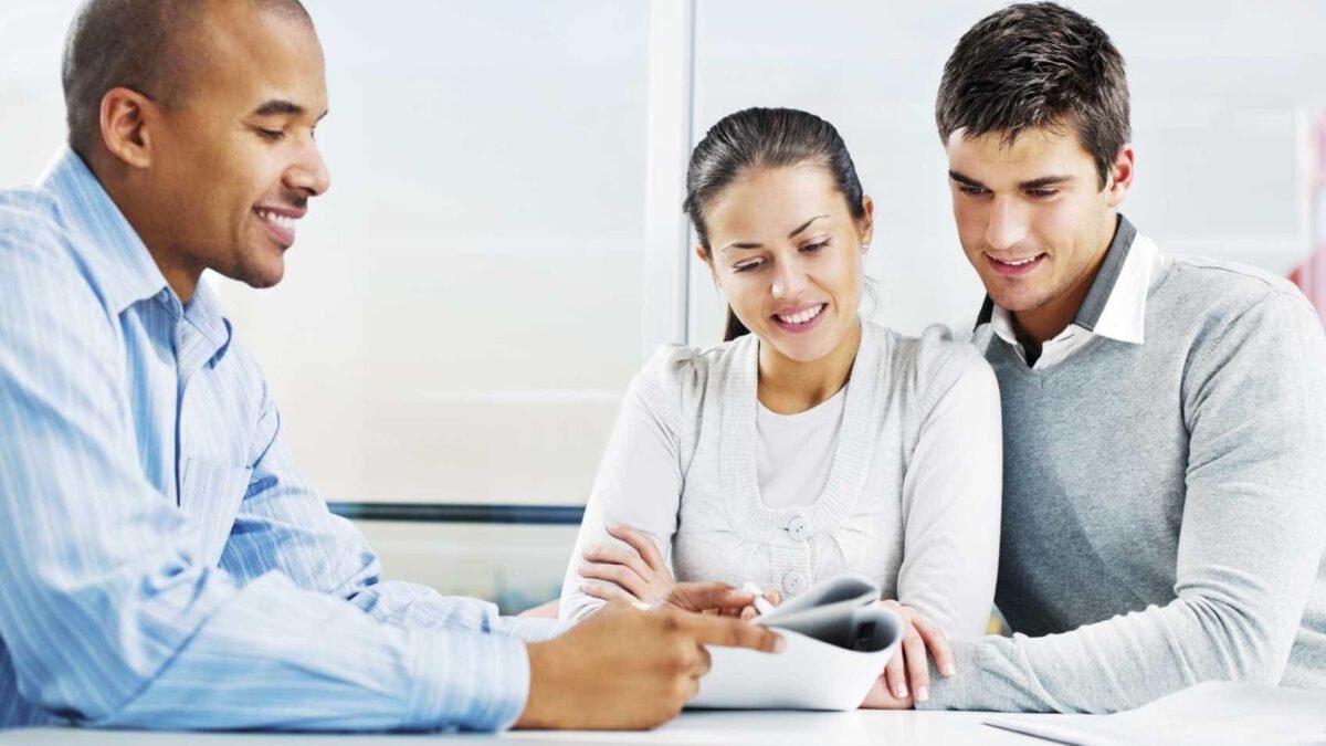 The Digitalization of Insurance: AI’s Role in Risk Assessment and Management