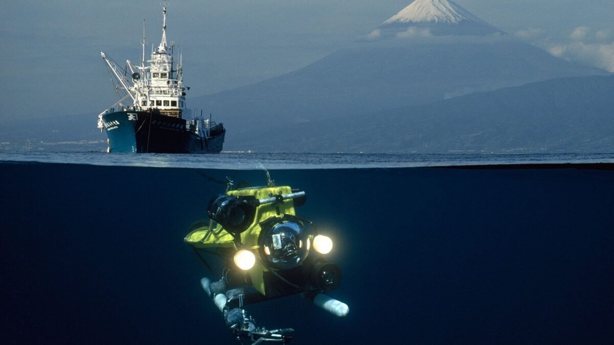 AI in Oceanography: Exploring the Depths with Advanced Technology