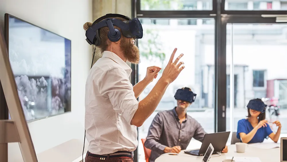 The Future of Professional Training: Digital Platforms and Virtual Reality