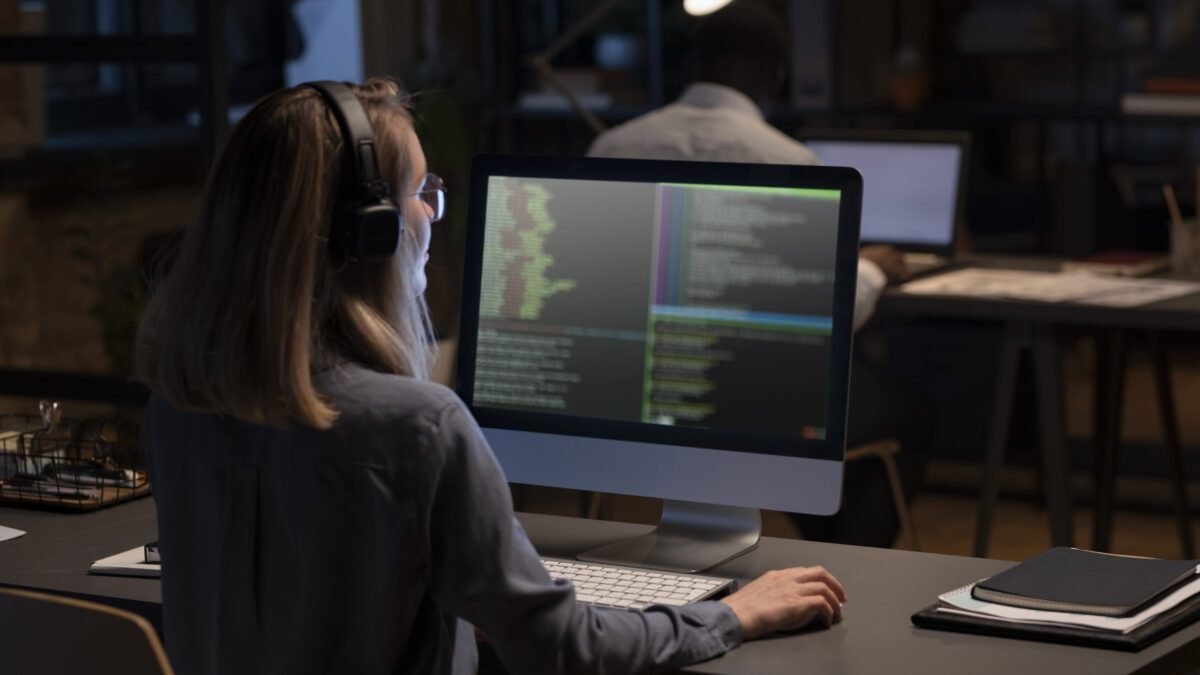 The Impact of AI on Professional Services: Efficiency and Innovation