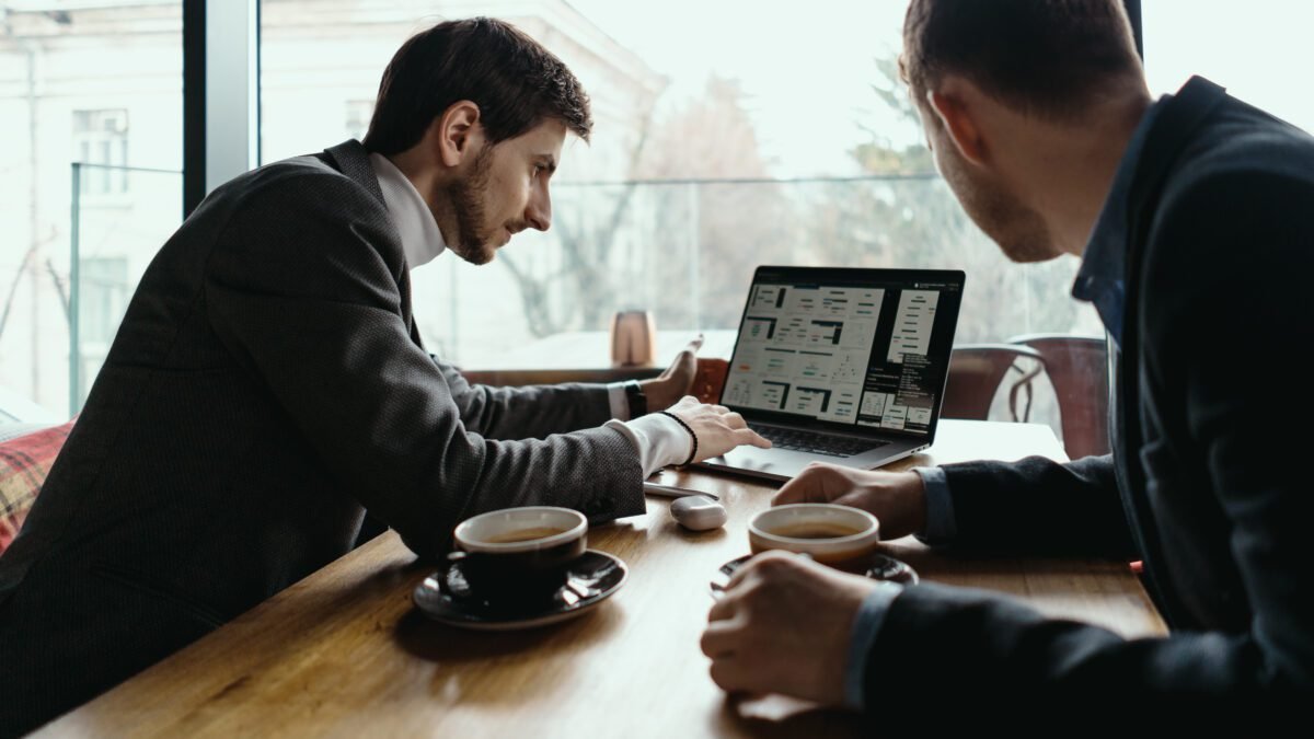 How to Use Analytics to Improve Your B2B Content Syndication Strategy